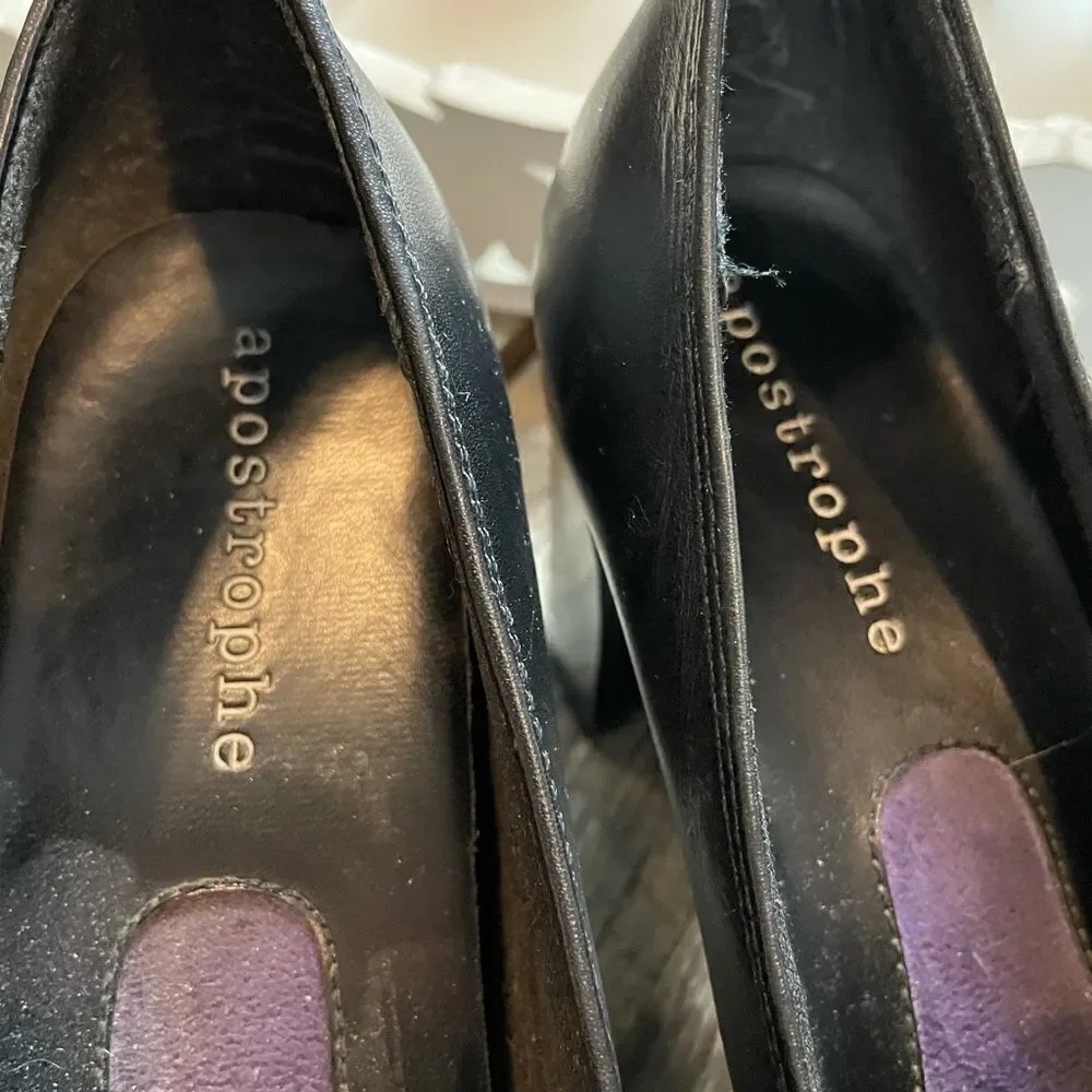 Apostrophe Bina Black Leather Buckle Heels EUC